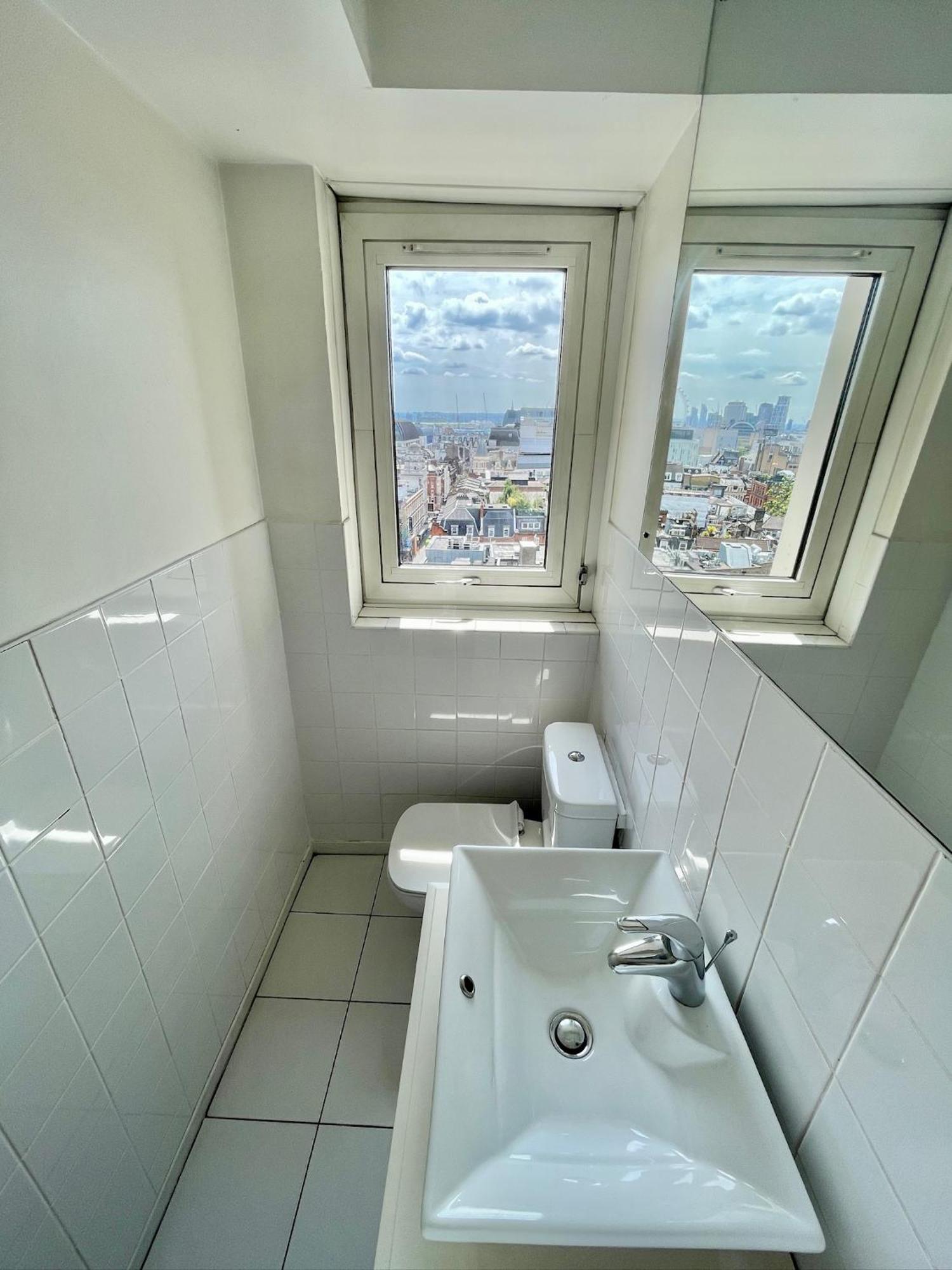 Bright 2-bedroom In Soho High-rise With Skyline Views Appartement Londres