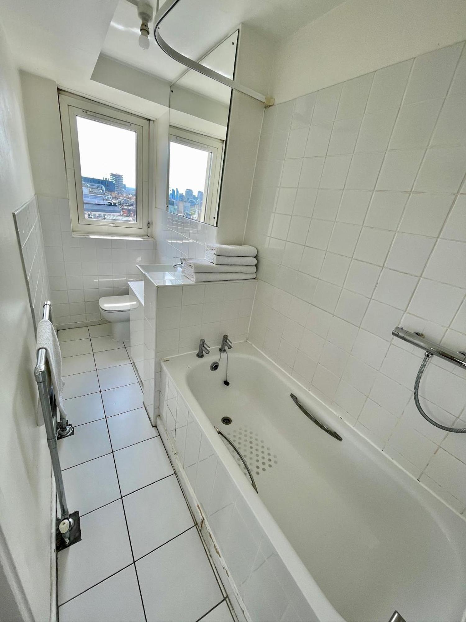 Appartement Bright 2-bedroom In Soho High-rise With Skyline Views